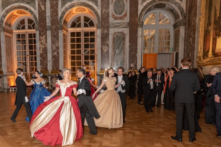 Quadrille Français dans le salon Hercules au chateau de Versailles lors du 20 eme gala de la charte de Paris.