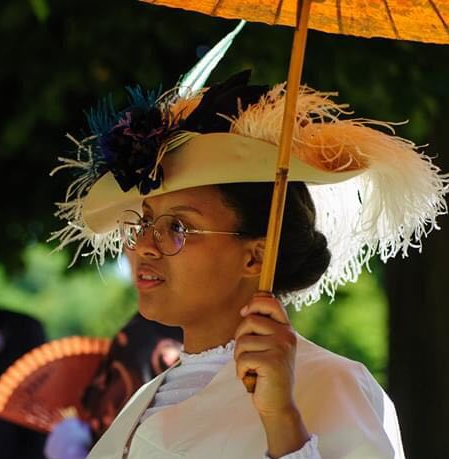 Elodie professeure de danse historique